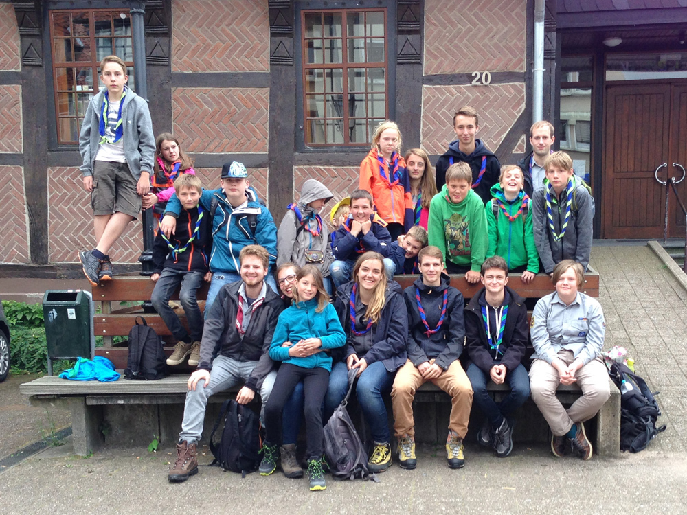 Pfadfinder beim gemeinsamen Stadtrundgang durch Hameln