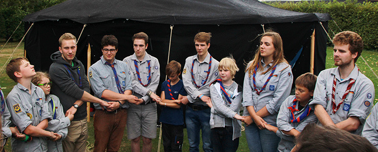 Pfadfinder bei der Stammesversammlung